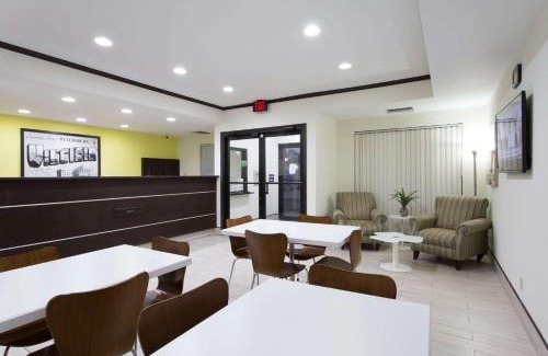 Petersburg Hotel | Super 8 by Wyndham Petersburg