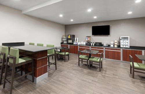 San Antonio Hotel | Super 8 by Wyndham San Antonio/Alamodome Area