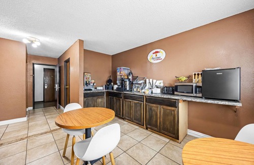 Cimarron Hills Hotel | Super 8 by Wyndham Colorado Springs Peterson Space Force