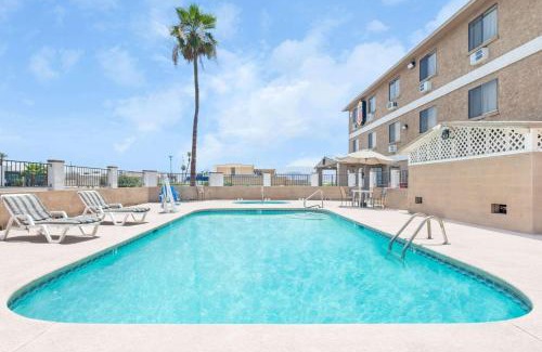 Lake Havasu City Hotel | Super 8 by Wyndham Lake Havasu City