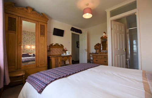 Aberdovey Bed & Breakfast | Super Aberdovey Bed and Breakfast on a farm , Double Room, sleeps 2