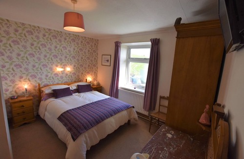 Aberdovey Bed & Breakfast | Super Aberdovey Bed and Breakfast on a farm , Double Room, sleeps 2