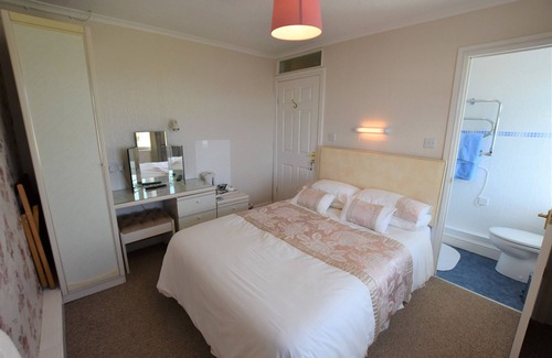 Aberdovey Bed & Breakfast | Super Aberdovey Bed and Breakfast on a farm , Double Room, sleeps 2