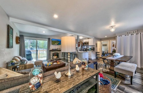Tahoe Paradise House | Super adorable fully updated house -views of the mountains from backyard.