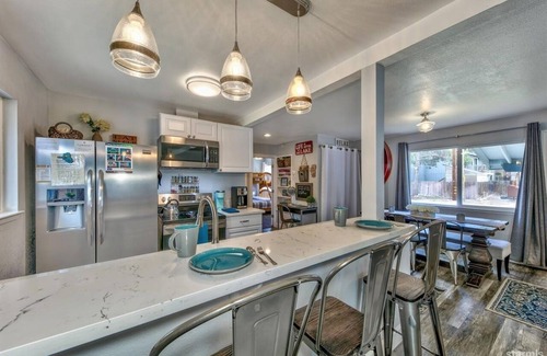 Tahoe Paradise House | Super adorable fully updated house -views of the mountains from backyard.