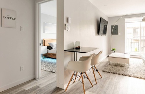 Mercier-Hochelaga-Maisonneuve House | SUPER APARTMENT AT ANJOU FREE PARKING