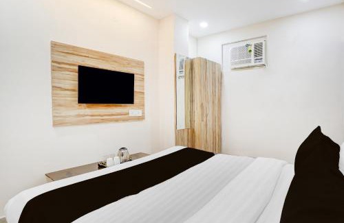 Delhi Hotel | Super Collection O Karkardooma Court Metro Station Formerly Hotel Lotus