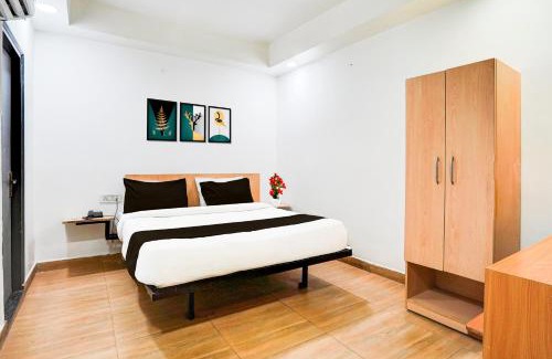 Noida Hotel | Super Collection O Vasundhara Enclave Delhi