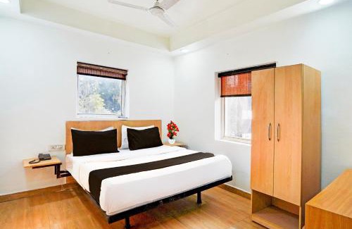 Noida Hotel | Super Collection O Vasundhara Enclave Delhi