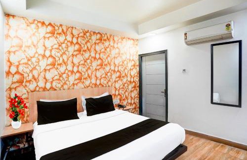 Noida Hotel | Super Collection O Vasundhara Enclave Delhi