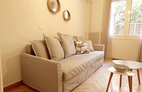 Neapoli Apartment | Super Comfy Modern Flat in Kolonaki area