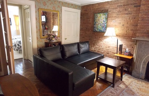 Carroll Gardens House | Super Convenient Carroll Gardens Apartment with Private Entrance 1 Block F Train