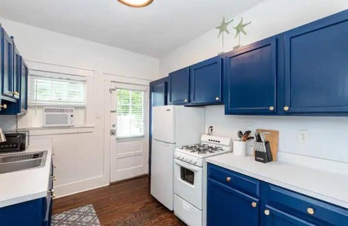 New Smyrna Beach Apartment | Super Cute Apt Easy Walk to Restaurants-Bars-Beach