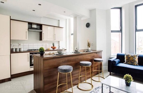 Belfast City Centre Apartment | Super cute rooftop Apartment. Beautiful city views