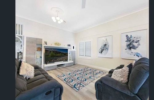 Cessnock House | SUPER DEALS FOR OCT AND NOV FROM $300 PER NIGHT KAMIRA HOUSE ENTERTAINING HOME