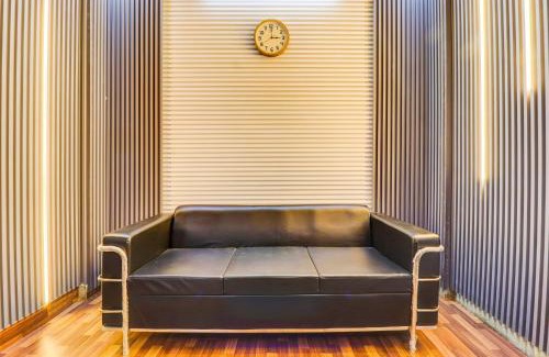 Paltan Bazaar Hotel | Super Hotel O Dehradun Central Railway Junction Formerly Bhagwan Guest House