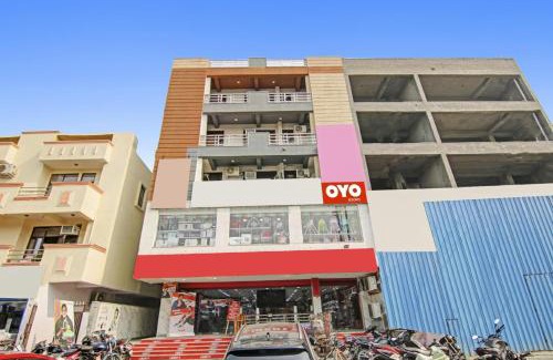 Indirapuram Hotel | Super Hotel O Rishabh Inn