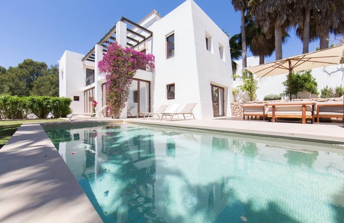 Santa Eulalia del Rio Villa | Super luxury, spacious modern villa ideal for families, walk to beach and town.