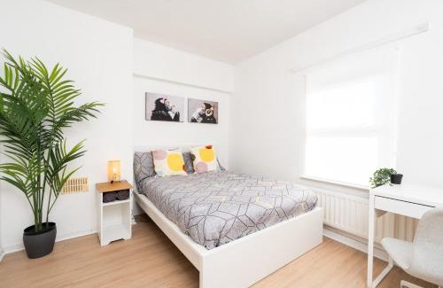 Belfast House | Super Modern 2BD Central Home