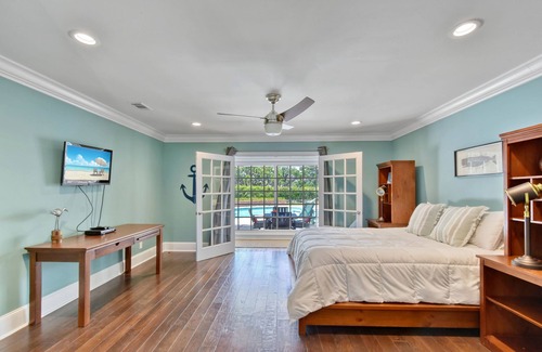 King City House | Super nice 4 bed/4 bath home, south end with private pool - near Village