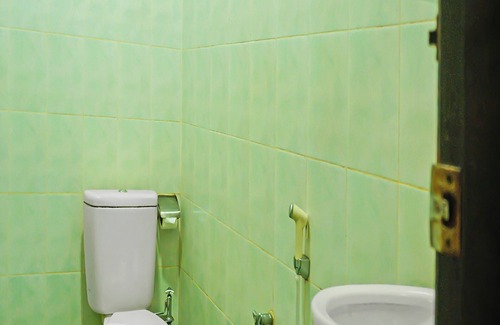 Palembang Hotel | Super OYO Collection O 92690 Hotel Limas
