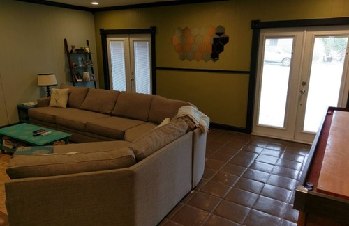 Austin House | Super Pet Friendly South Austin Stay