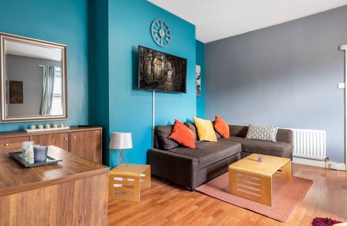 Newcastle-upon-Tyne House | super spacious Large Newcastle Apartment