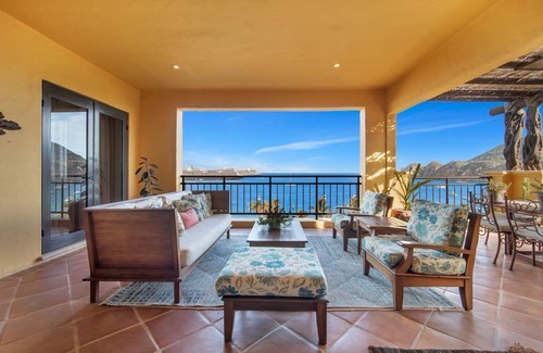 El Medano Ejidal Condo | SUPER SUMMER SPECIALS. Corner Unit, Building 4 Location! Beautifully Remodelled