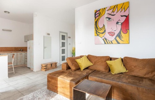 Mokotow Apartment | SuperApart Wilanowska apt 20 "Pet-Friendly 1BR Home with Patio