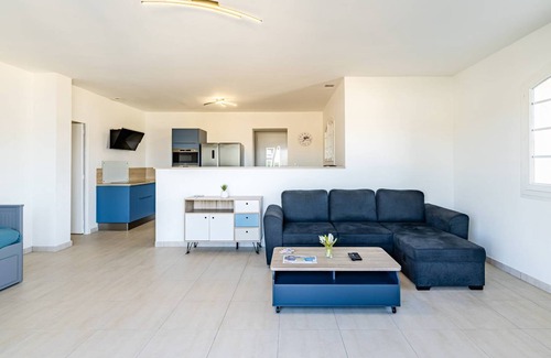 Saint-Mandrier-sur-Mer Apartment | Superb 2 bedroom apartment at the top of Villa