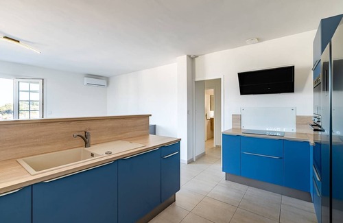 Saint-Mandrier-sur-Mer Apartment | Superb 2 bedroom apartment at the top of Villa