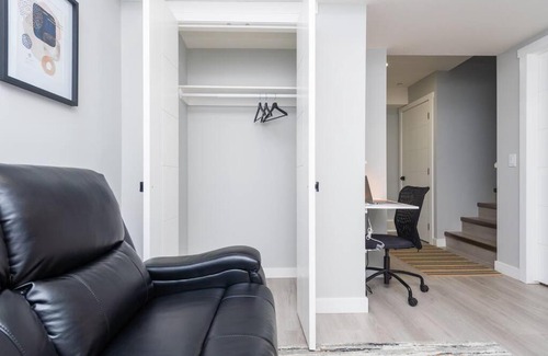 Calgary Apartment | Superb 2 bedroom 10 minutes to airport