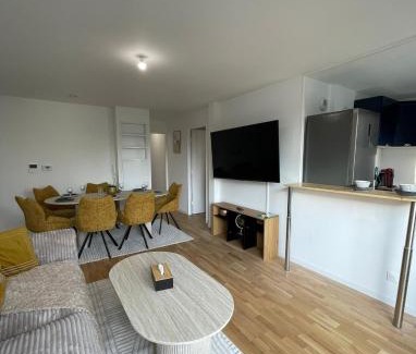 Malakoff Apartment | Superb 3 Bedroom near to Paris with Parking