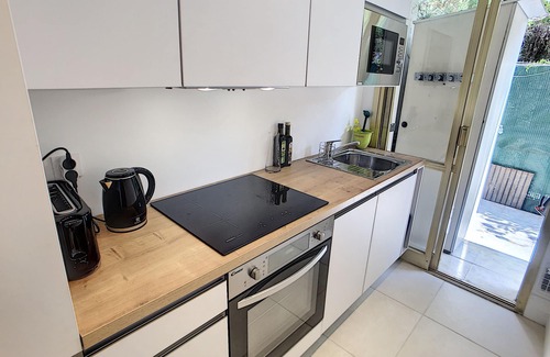 Cannes Apartment | Superb 3-room RDJ just a stone's throw from the beaches 295L