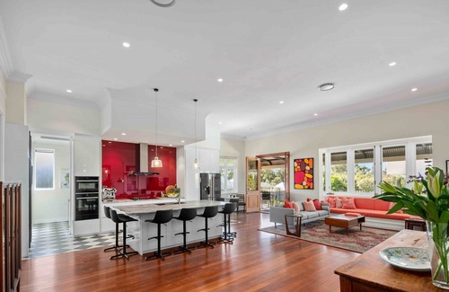 North Fremantle House | Superb 4-Bed Home with Impeccable Interiors & Pool