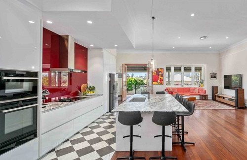 North Fremantle House | Superb 4-Bed Home with Impeccable Interiors & Pool