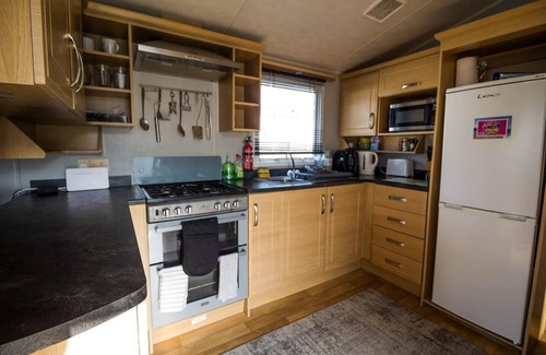 Walton on the Naze House | Superb 6 berth caravan with free WiFi at Naze Marine Holiday Park ref 17012CC
