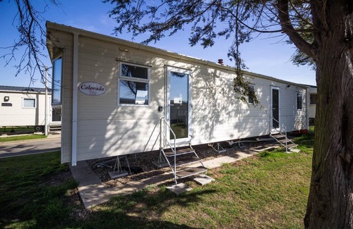 Clacton-on-Sea House | Superb 6 berth caravan at Valley Farm in Essex ref 46136V