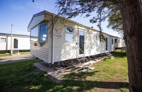 Clacton-on-Sea House | Superb 6 berth caravan at Valley Farm in Essex ref 46136V