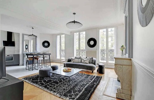 Quartier de la Roquette Apartment | Superb Apartment Center of Paris Le Marais 3 bdrs