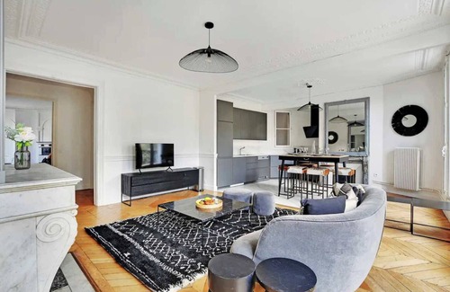 Quartier de la Roquette Apartment | Superb Apartment Center of Paris Le Marais 3 bdrs