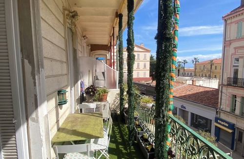 Hyeres City Centre Apartment | Superb apartment in the historic center of Hyères Les Palmiers.