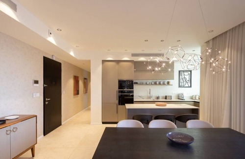 Tel Aviv Promenade Apartment | Superb Beach Apartment next to Kampinski