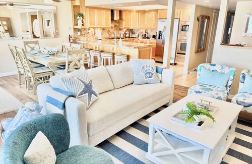 Townsite Condo | Superb Beachfront Location, 2 Min Walk to Beach and Restaurants