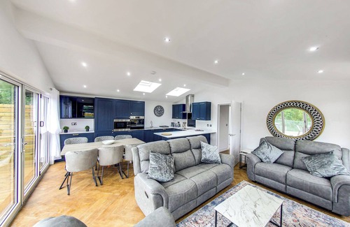 Laceby Ski Chalet | Superb bespoke lodge with four bedrooms sleeping up to ten people.