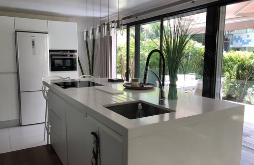 Bas du Fort Apartment | Superb Dupleix ground floor apartment with sea view Bas du Fort