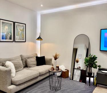 West Hendon Apartment | Superb Duplex in Hendon