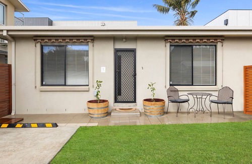 Torquay Apartment | Superb Esplanade Beach House 8