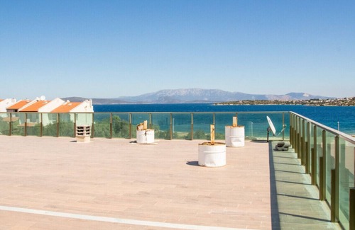 Cesme Apartment | Superb Flat near Sea with Shared Pool in Cesme