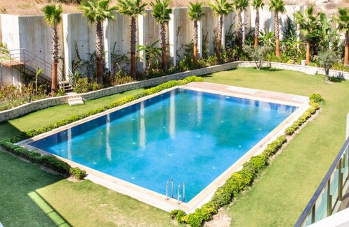 Cesme Apartment | Superb Flat near Sea with Shared Pool in Cesme